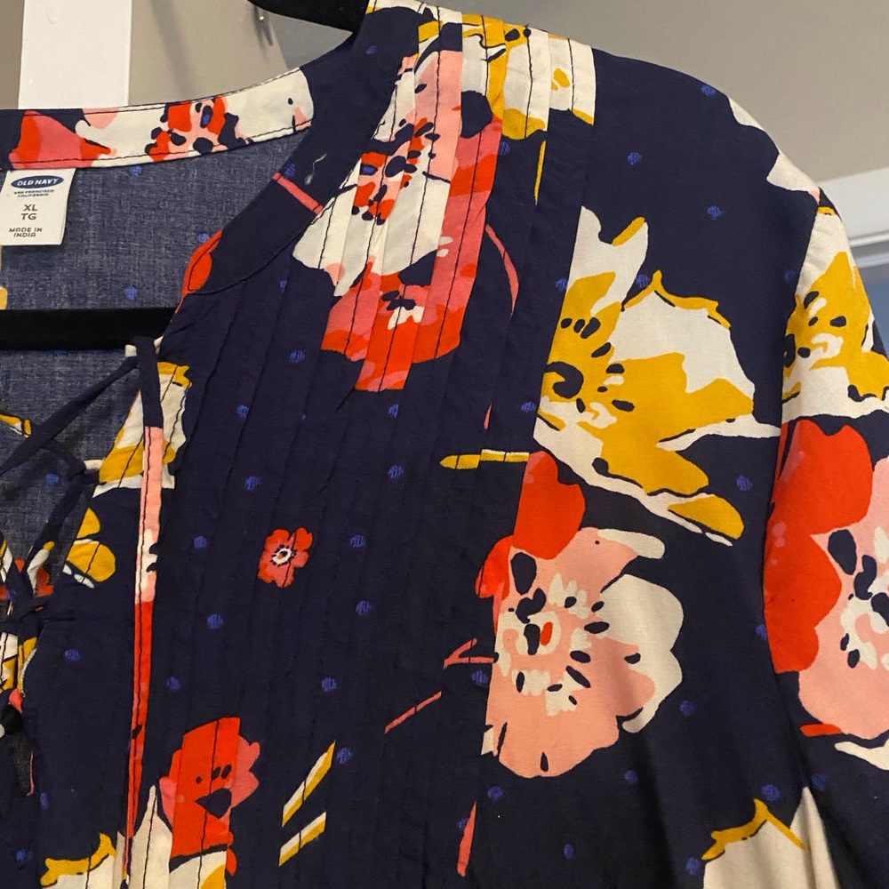 Old Navy Floral Blouse in Navy and Red